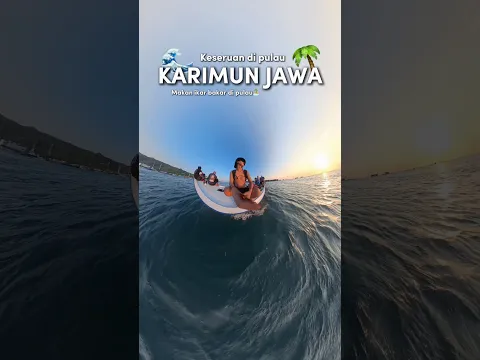 Mengelilingi pulau menggunakan kapal