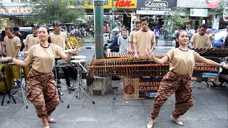 satu hati sampai mati versi angklung cover carehal angklung malioboro yogyakarta