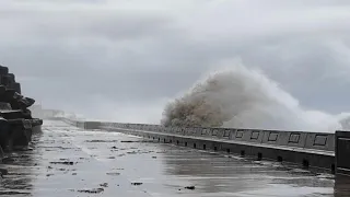 New Year Day in Blackpool - 8.7m High Sea Tide Sweeps in!