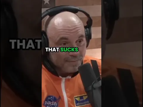 Rogan warned us… now these frogs went on stage! 😳