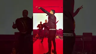 حد يخرج الاغنيه دي من دماغي يا جماعه    عم جيلي مين يجيلي العالمي  محمود الليثي يبدع دندنها