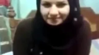 بوس واحضان وتقطيع شفايف كلام يهيج وبيقولها احنا جبنا كام امبارح 