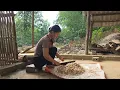 Tieu Ly welcomed the old woman into her new home after a long separation.