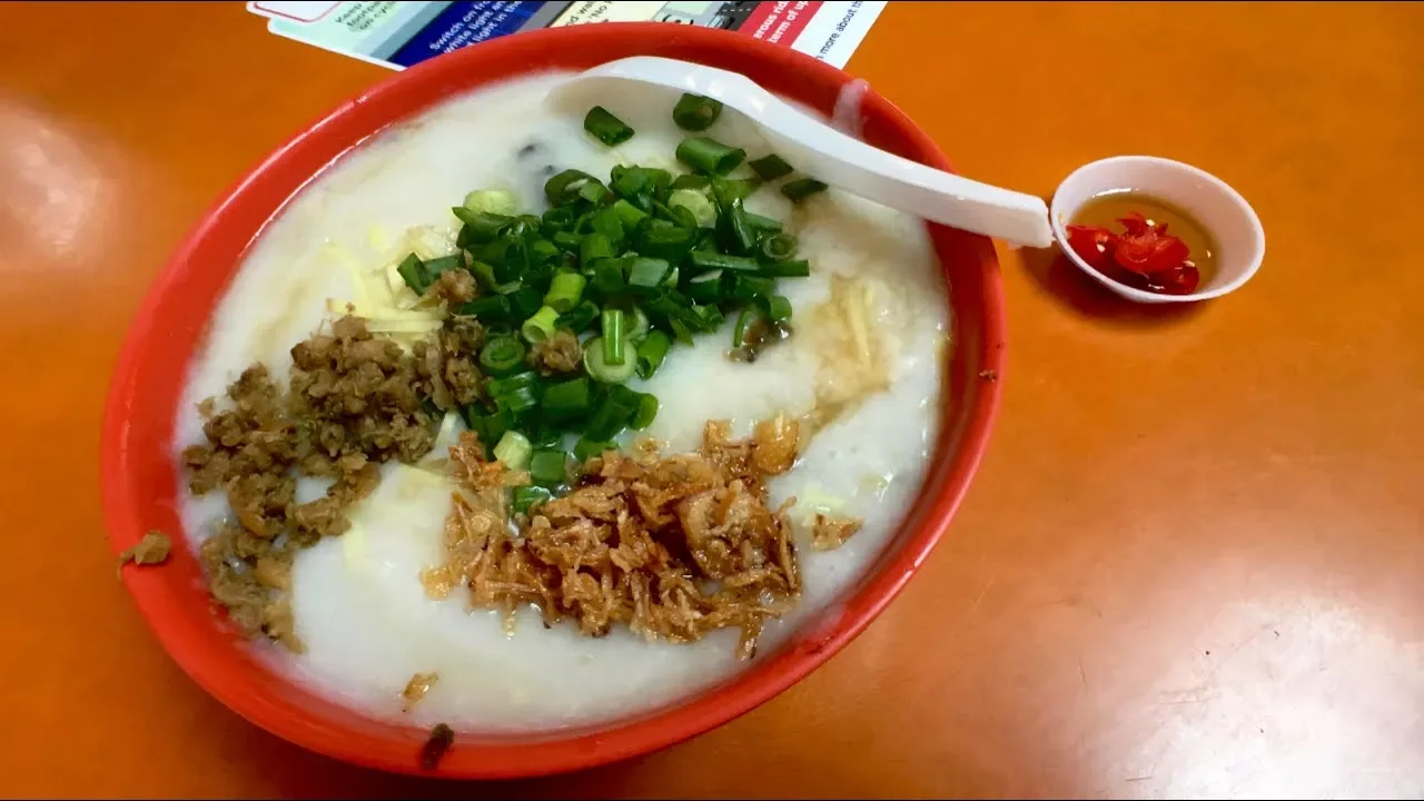 AMAZING streetside Cantonese porridge! ()