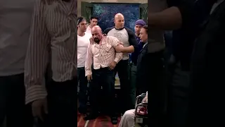 مشهد كوميدي نار  كله ضرب أقلام    الزعيم عادل إمام والفريق بتاعه   هتموت من الضحك  دندنها