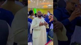 رجل سوداني يقدم فاصل من الرقص المثير خلال حفل للفنانة إيمان الشريف وساخرون كمان معاها شهيق وزفير  رجل سوداني يقدم فاصل من الرقص المثير خلال حفل للفنانة إيمان الشريف وساخرون كمان معاها شهيق وزفير