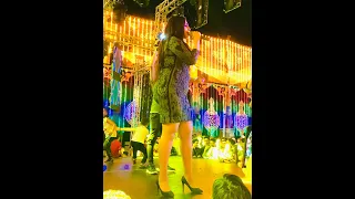 الملكة سايقة شرق وغرب يارا محمد 