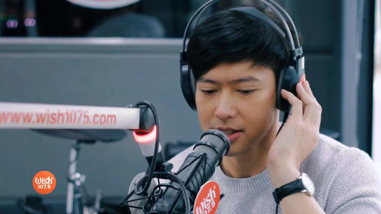 Ronnie Liang sings "Ngiti" LIVE on Wish 107.5 Bus