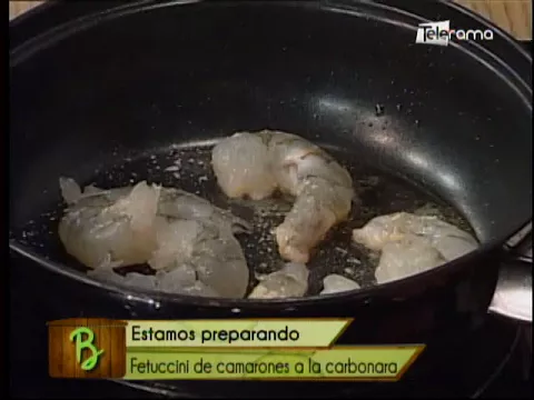 Fetuccini de camarones a la carbonara 