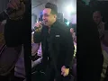 شاهد رضا البحراوي و هو بيغني اغنية ناس مني و من دمي .... في فرح البلوجر محمد محروس و نرمين حموده