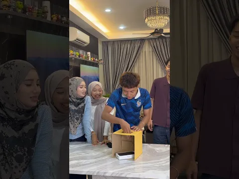 dafi dapat phone baru dari abang