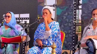فوفو الدنبة شعلوا الشمعة مجموعة بنواسات على منصة مهرجان الحضرة النسائية وموسيقى الحال مدينة الصويرة 