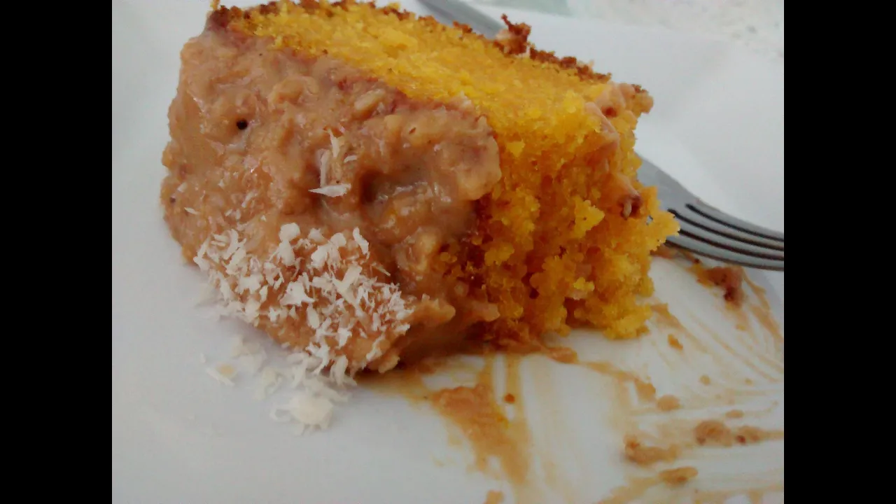 APRENDA A FAZER BOLO DE ABÓBORA COM CALDA DE COCADA MOLE