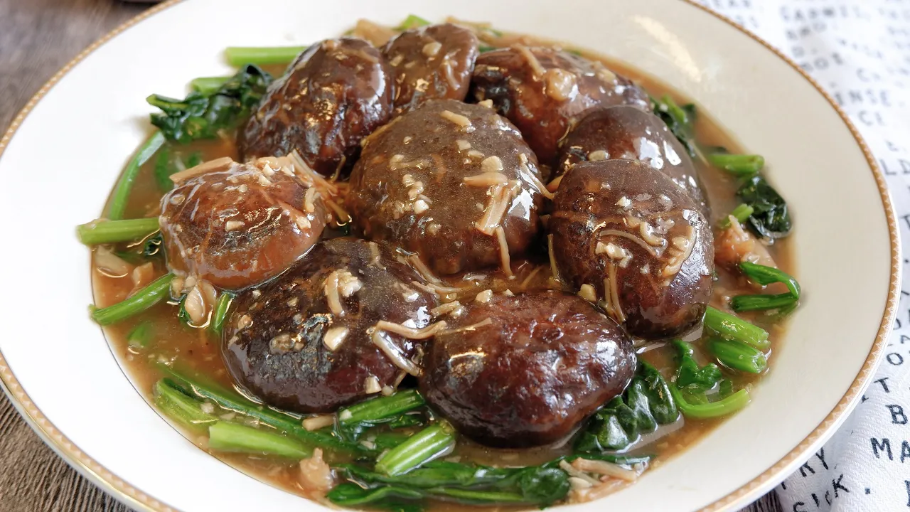How to Cook Classic Braised Chinese Mushrooms w/ Spinach  Chinese Vegetables Recipe