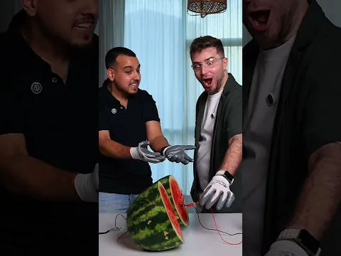 ماذا لو وصلنا الكهرباء بالبطيخ ؟