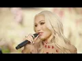 Gwen Stefani & Blake Shelton - Purple Irises (Backyard Garden Party)