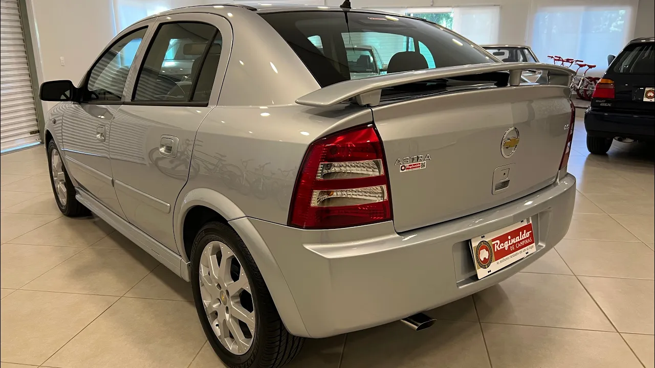 ASTRA ADV 2011 com 14.000 km