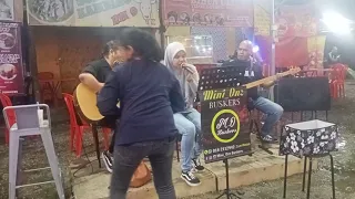 objection ingatan manis di bulan september cover by nurul feat mini onz buskers