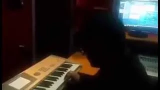 رسالة الفنان هشام صلاح من الأستوديو دندنها