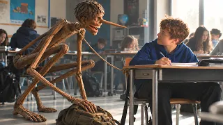 GAROTO leva CRIATURA DE MADEIRA para escola que começa usar PARTES HUMANAS para completar seu corpo