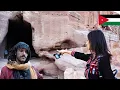 Download Lagu Acasa la o familie de BEDUINI! Traiesc in PESTERA ca acum 2000 de ani | Iordania