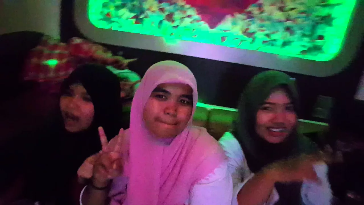 Pengalaman pertamanya Fadhil & Farah Karaoke di Inul Vizta Bintaro