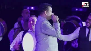 الليثى يتألق بأغنية  الصعايدة  فى حفله بالعلمين دندنها