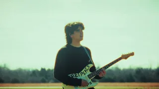 STRINGS HEART - empty airport