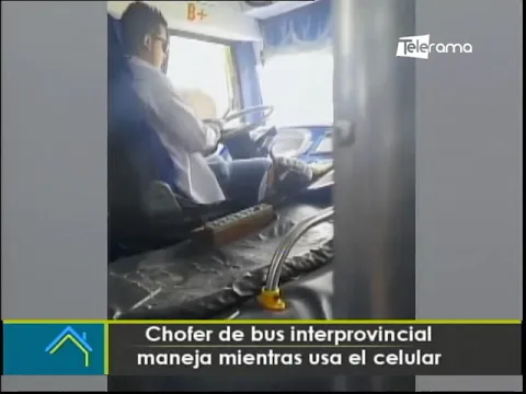 Chofer de bus interprovincial maneja mientras usa el celular