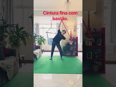 Movimentos com bastão para definir a cintura e secar a barriga.