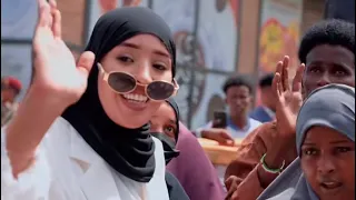 SAFARKII AMIIRA MUXUU KAGA DUWAANA DADKII HORE EE MUQDISHO LAGU SO DHAWEEYAY