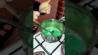 ضعي صابون بالمياه المغليه 