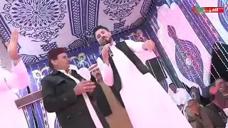 لقاء العملاقة على من تلعب على من دندنها