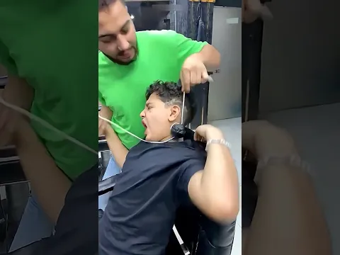 Le creció ESTO en el cuello y su amigo tomó una decisión drástica 😨