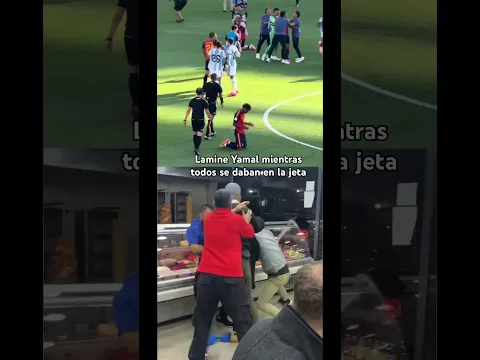 Misma energía. Lamine Yamal mientras todos se daban en la jeta cuando terminó 🇦🇷🇪🇸