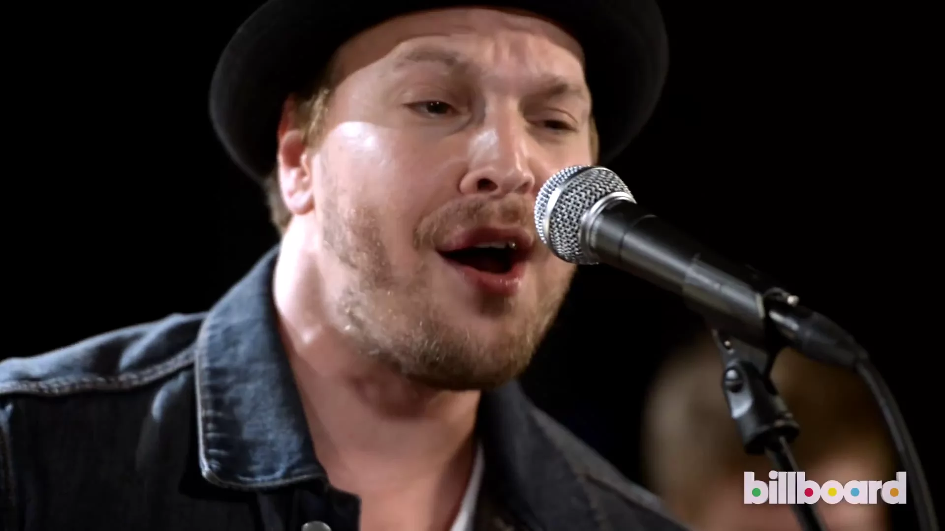 Gavin Degraw Performs "Not Over You"