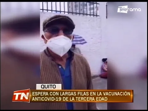Espera con largas filas en la vacunación anticovid-19 de la tercera edad