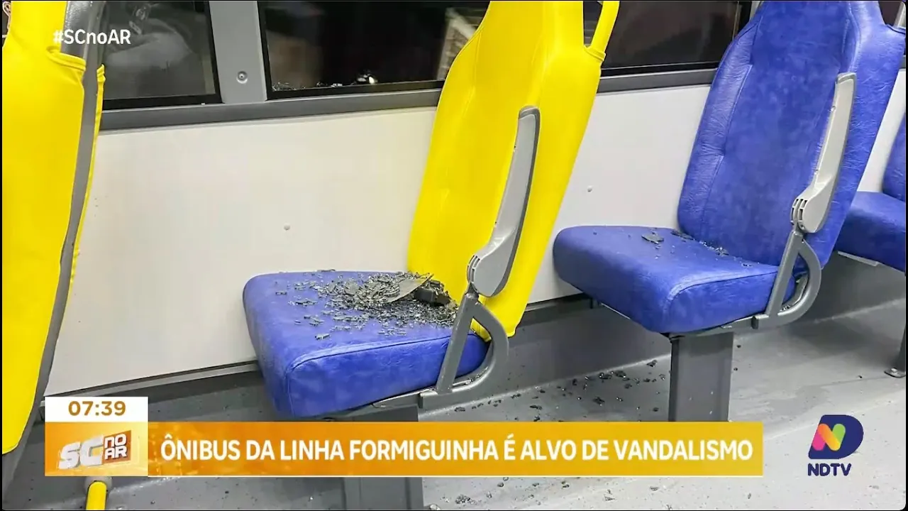 Ônibus da linha Formiguinha é alvo de vandalismo em Florianópolis