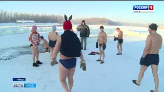 Омские моржи встретили новый год в проруби