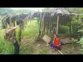 Download Lagu The kind girl came to help fix the house that had been swept away by the flood.