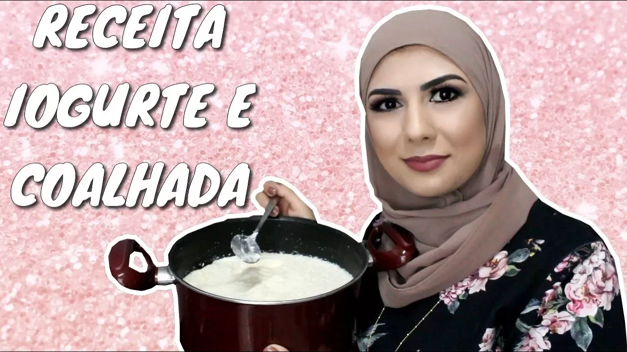 Pudim de Iogurte com Calda de Frutas Vermelhas. 
