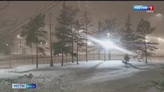 Мощный снегопад пришел в Омскую область