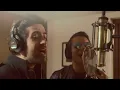 ALEJANDRO GONZÁLEZ Ft. Pipe Bueno - Le Hace Falta Un Beso (Lyric Video)