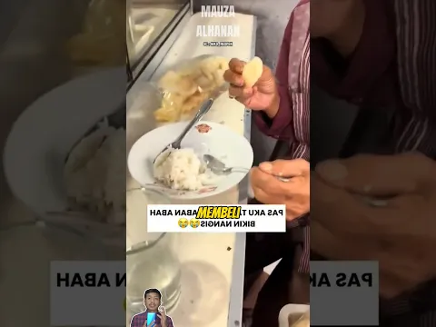 Kebaikan Pria Ini Membuat Bapak Penjual Kerupuk Tak Kuasa Menahan Haru
