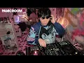 Lagu Bouncy Club Edit Mix in an NYC Nail Shop | WADDLE