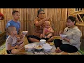 Download Lagu Kunjungan penuh kasih sayang Bibi Lien - Pho spesial Ibu menghubungkan cinta keluarga