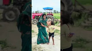 Ladki achanak se car ke andar kaise chali gayi😳