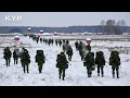 Lagu Tientallen Russische infanteristen rukken op — Oekraïense troepen gedwongen zich terug te trekken!