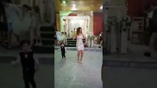 البنت اللى ولعت الفرح من كتر جمال رقصها فى فرح اختها 