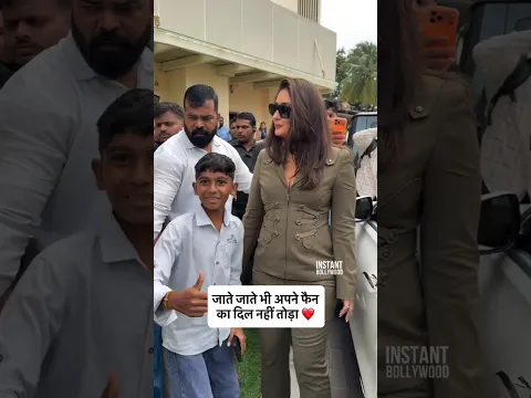 Kareena Kapoorβs Sweet Gesture For A Little Fan β€οΈ #kareenakapoorkhan